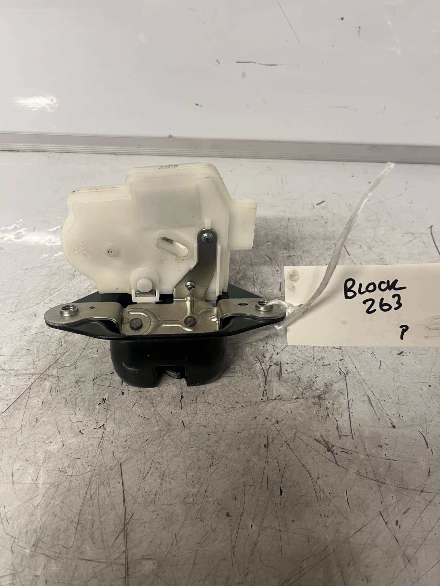 Honda Civic 2011-2017 Hatchback Tailgate Locking Mechanism – 4 Pin Plugs