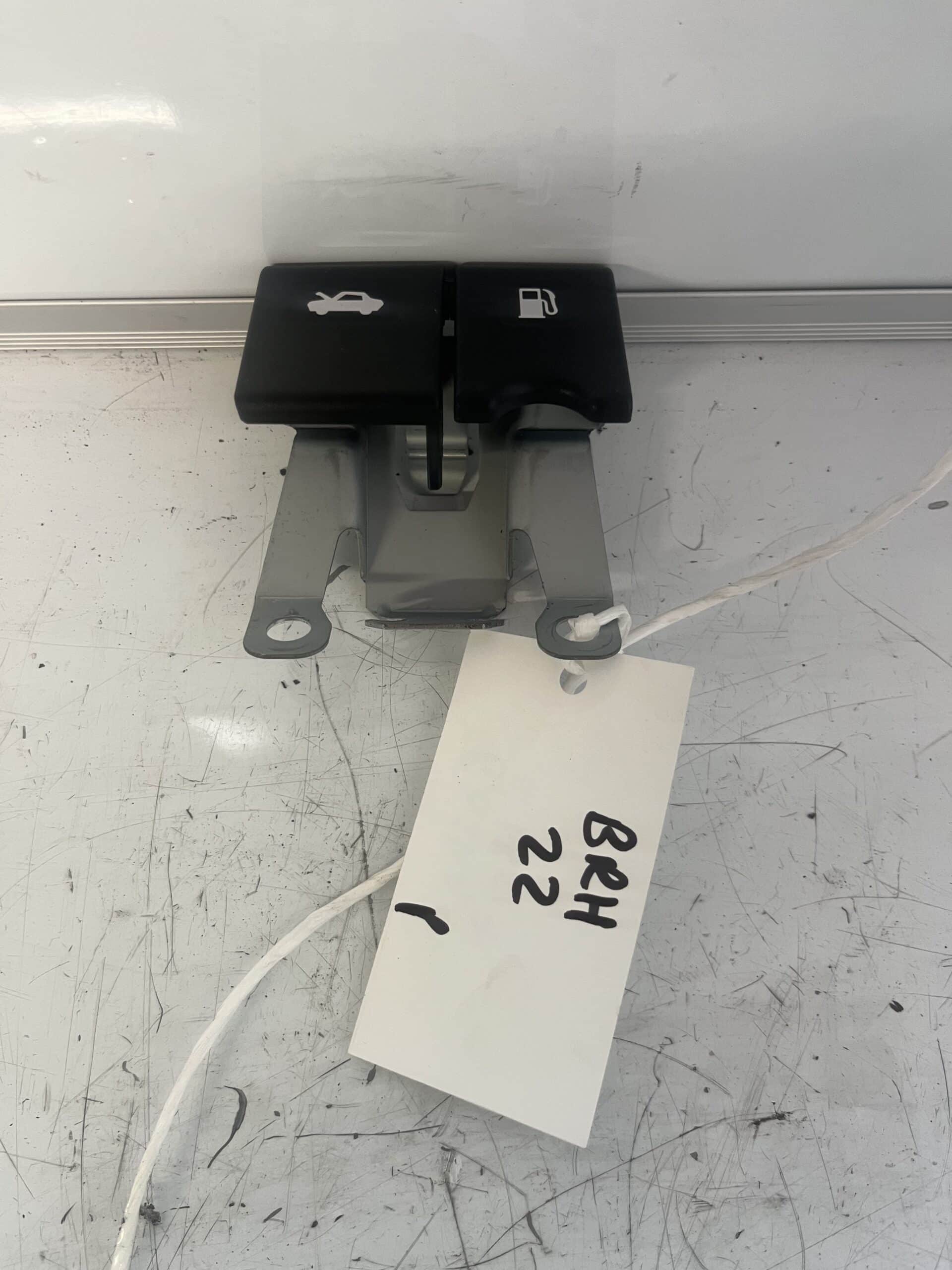 Nissan Qashqai 2013-2019 Bonnet / Fuel Flap Release Handle