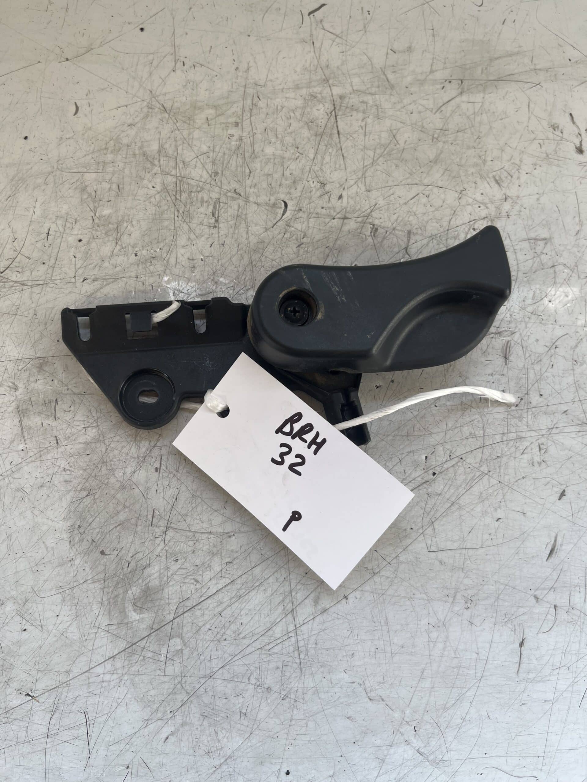 BMW 1 Series 2011-2015 Bonnet Release Handle – 7221914
