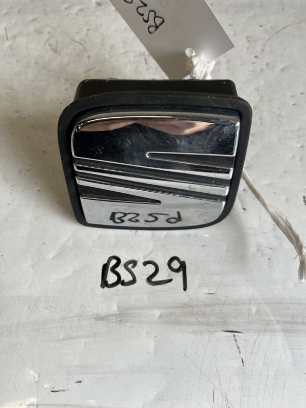 Seat Ibiza 2008-2015 / Seat Leon 2009-2012 Hatchback Tailgate Switch And Badge – 6J4827565