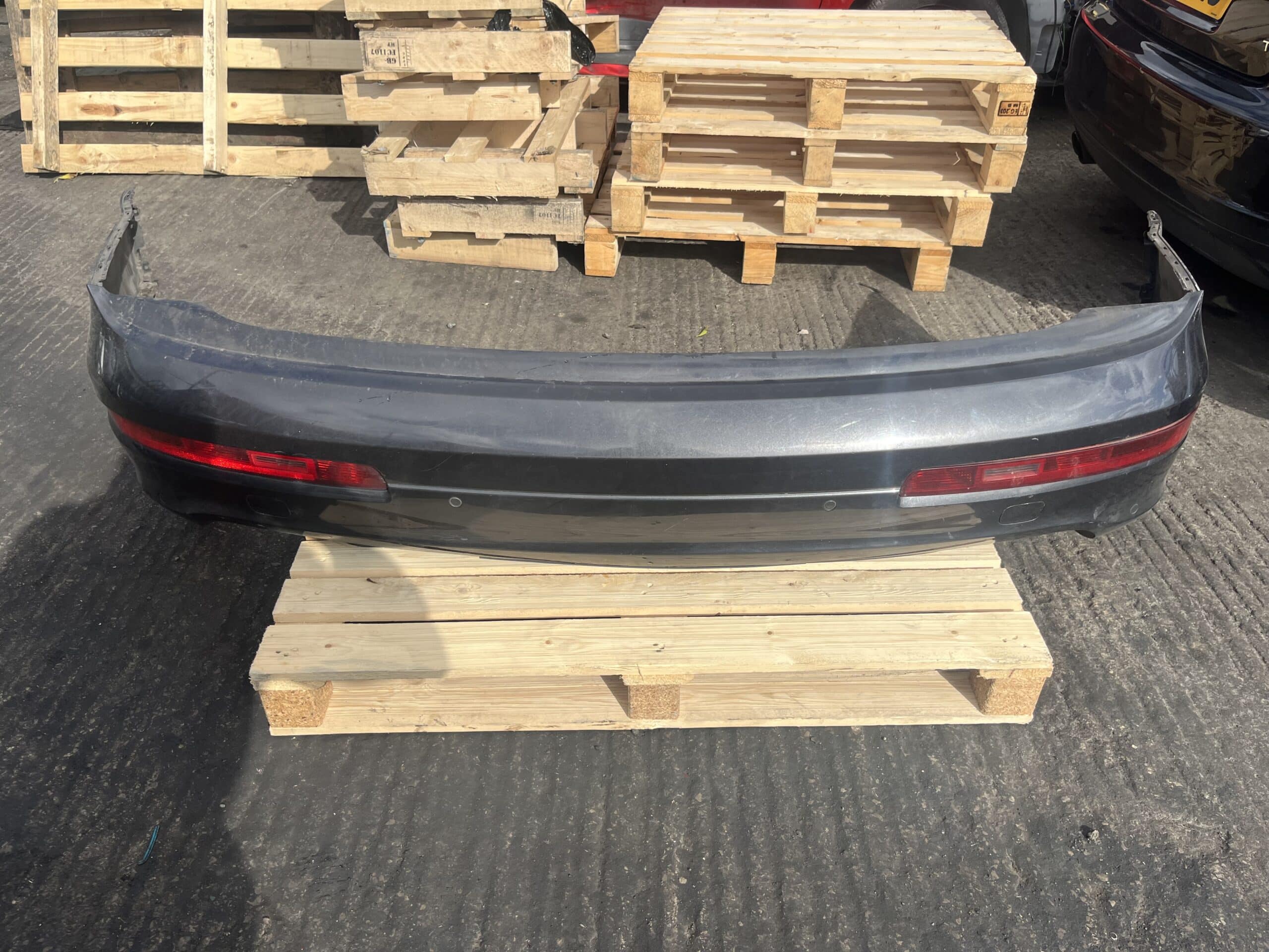 Audi Q7 2006-2010 5 Door Hatchback Rear Bumper – Grey