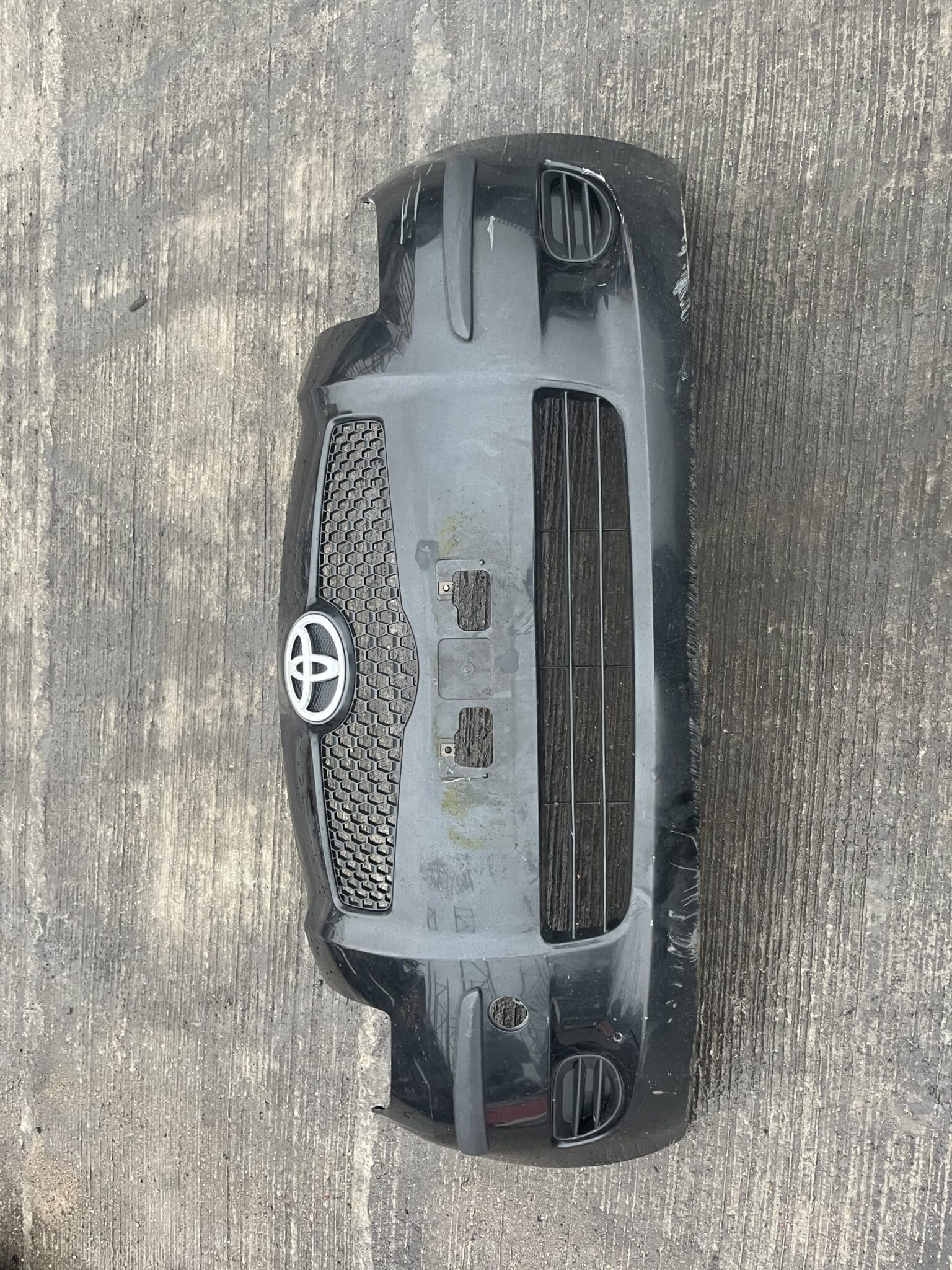 Toyota Yaris 2006-2009 Front Bumper – Black ( Few Scratches )