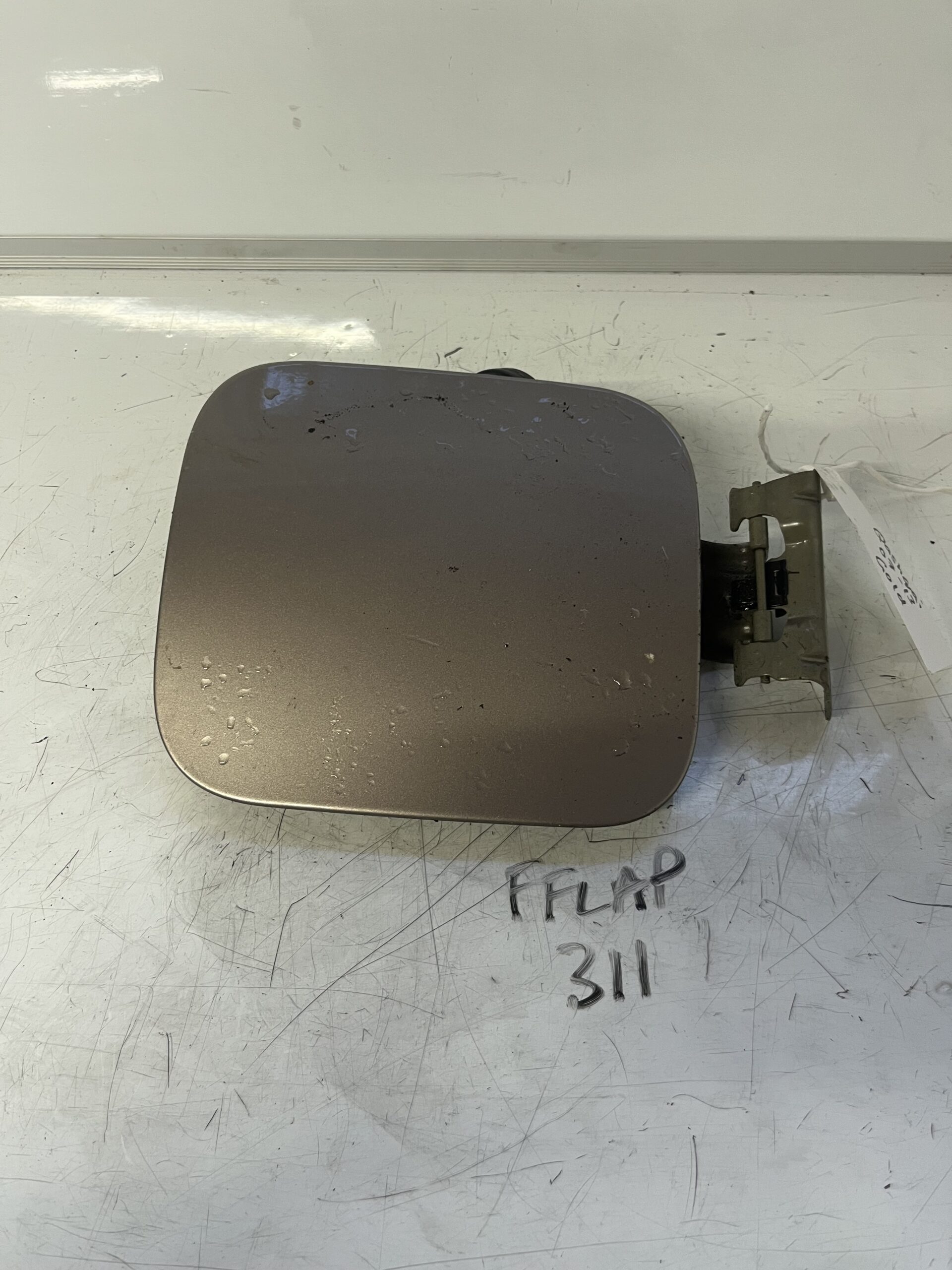 Nissan Qashqai 2007-2013 Hatchback Fuel Filler Flap – Gold