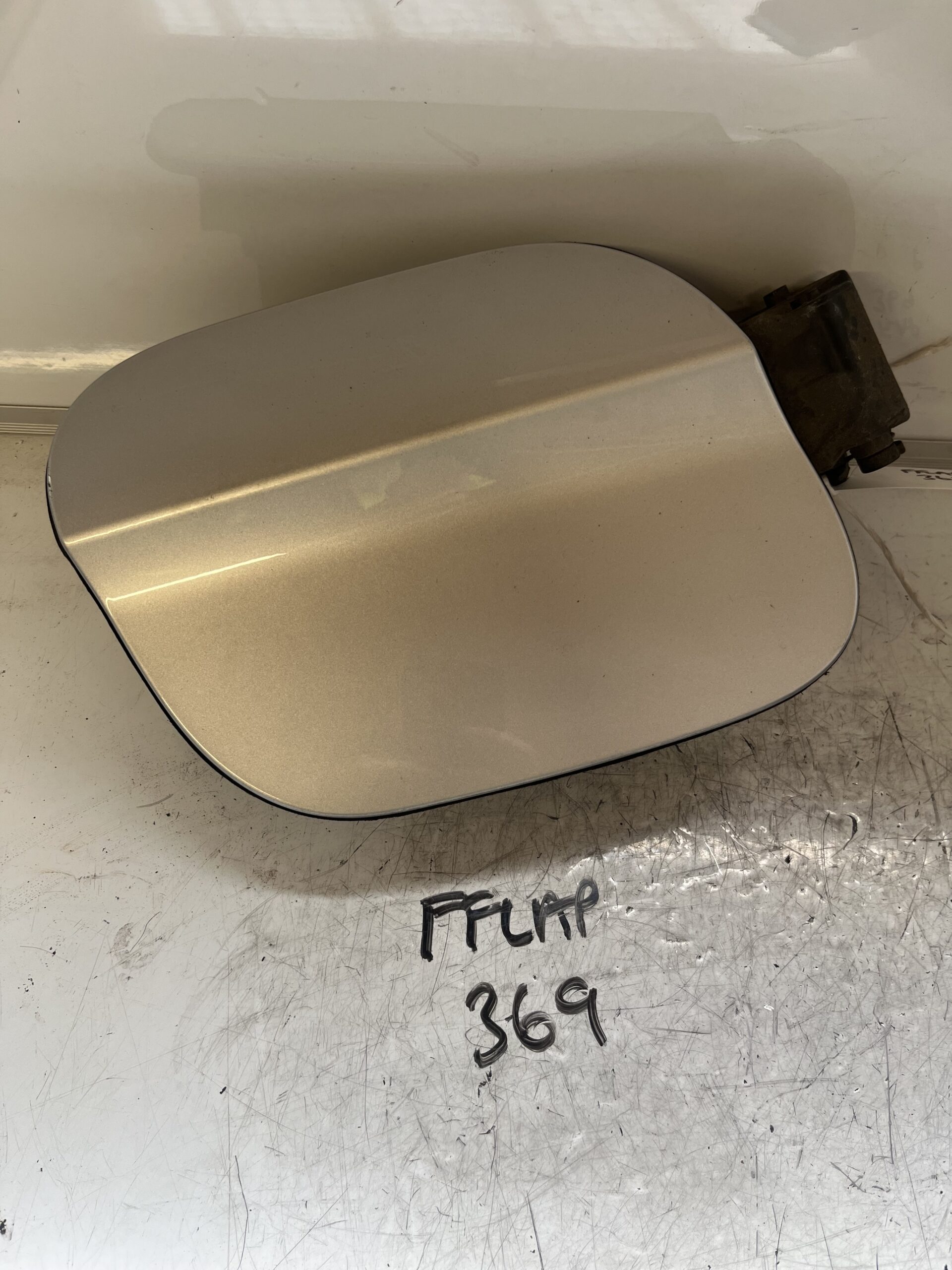 Vauxhall Astra 2015-2021 5 Door Estate Fuel Flap – Silver Z176 Colour Code