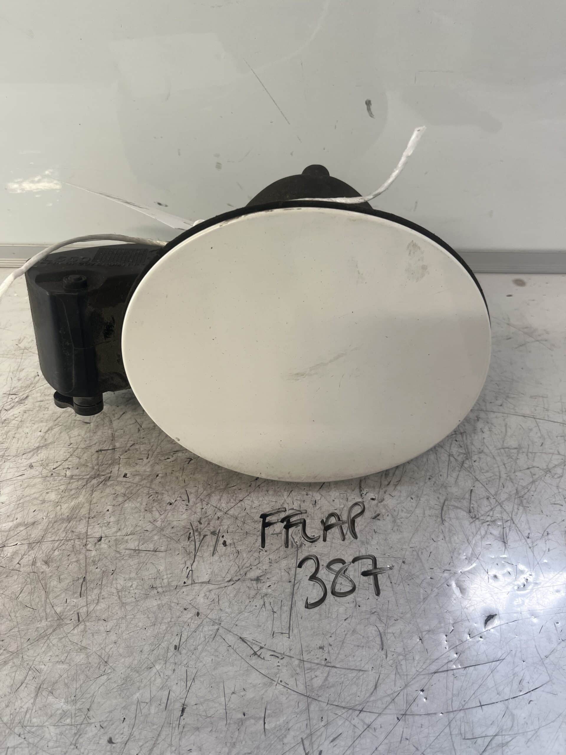 Land Rover Discovery Sport 2014-2019 Fuel Filler Flap – White LRC867