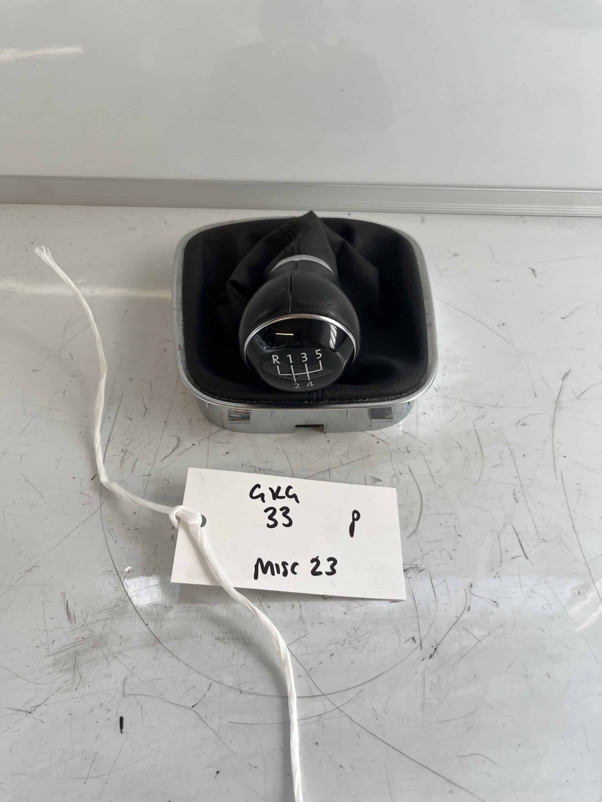 Volkswagen Polo 2014-2017 Gear Knob And Gaiter – 5 Speed – 6C0711113B ( Reverse Top Left )