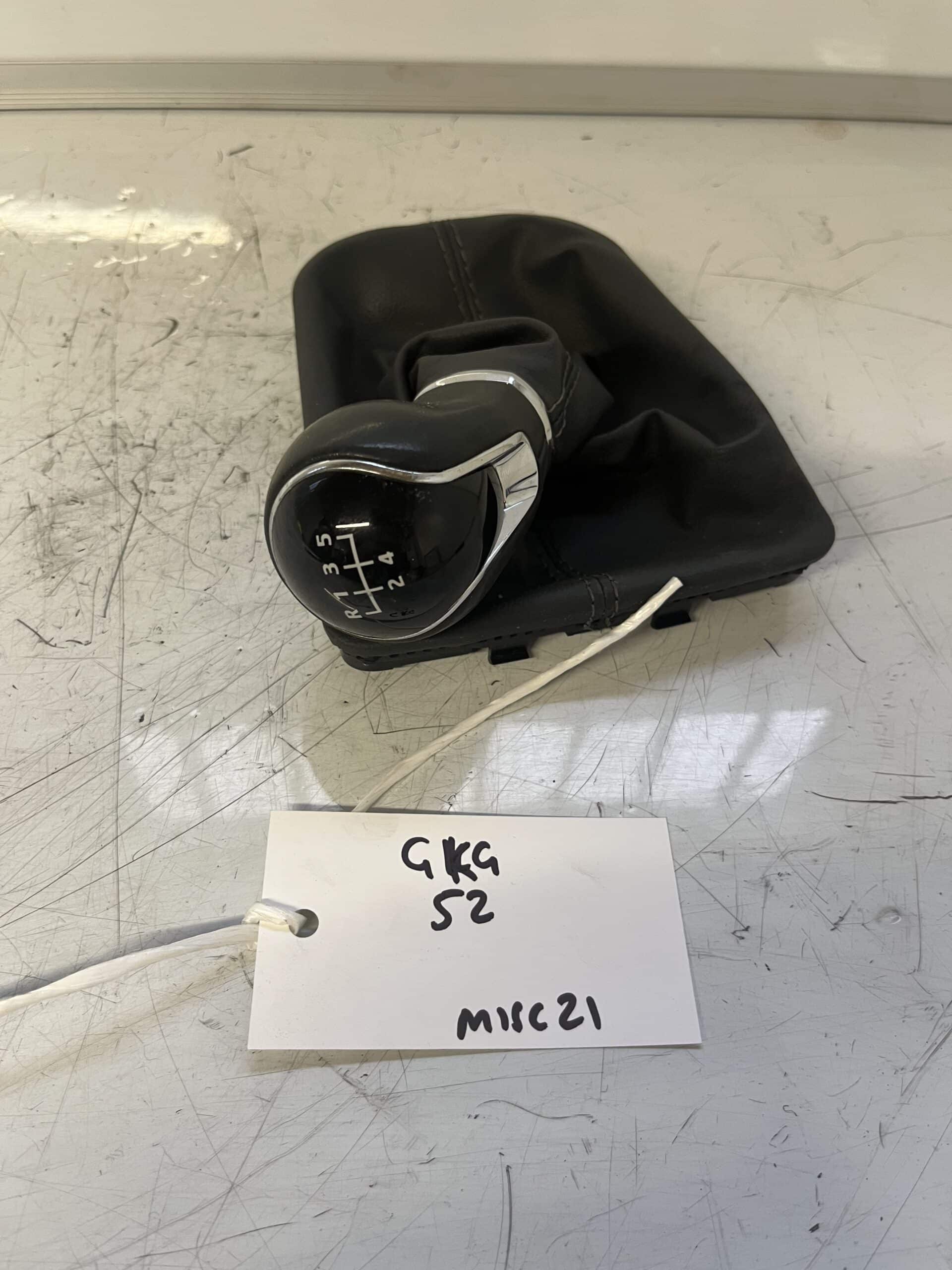 Seat Ibiza 2017-2022 Gear Knob And Gear Gaiter – 5 Speed Manual – Reverse Top Left – 6F0711113M