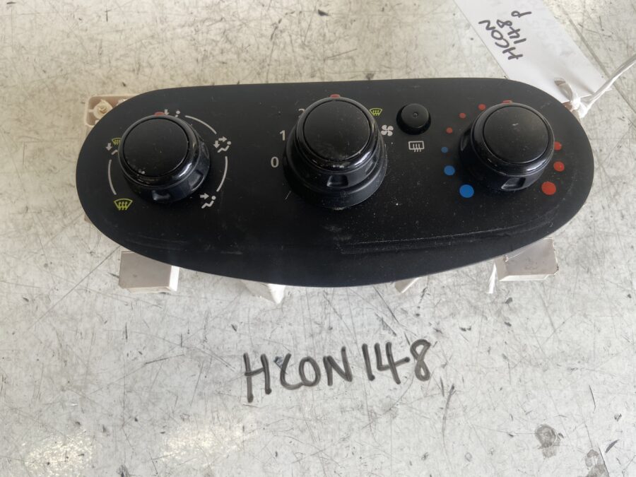 Dacia Logan 2012-2016 Heater Control Panel – Non AC