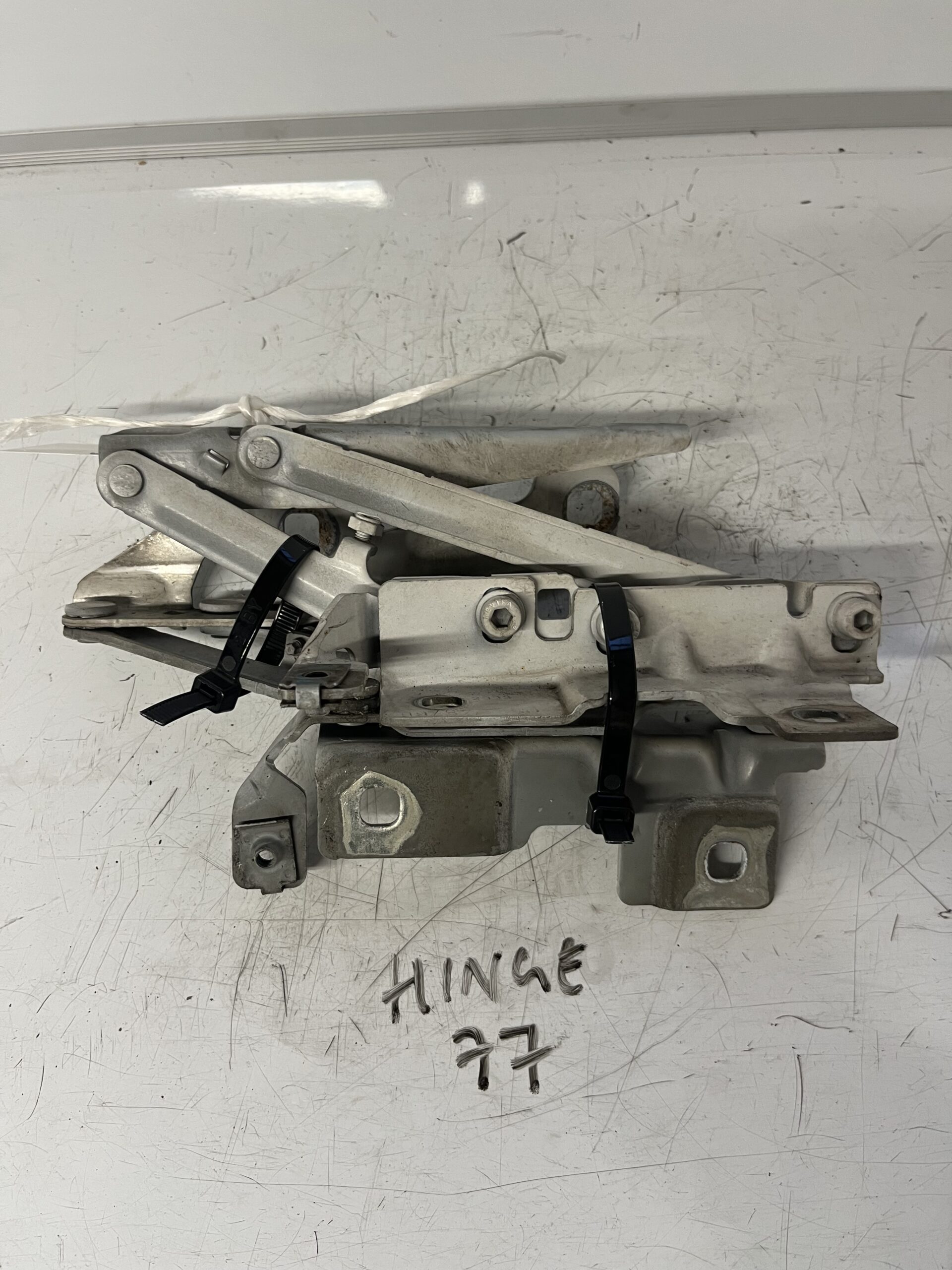 Vauxhall Insignia 2009-2017 Bonnet Hinges – Pair