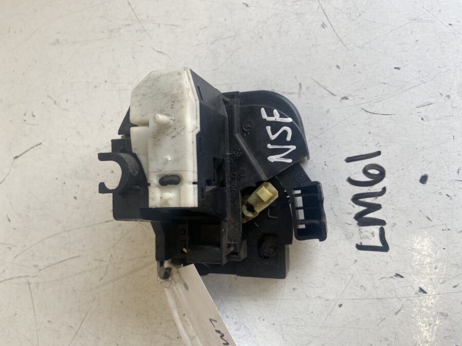 Renault Clio 2001-2005 5 Door Hatchback Near Side Front Door Locking Mechanism – 2 Pin Plug