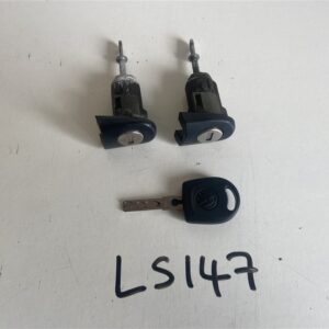 Volkswagen Golf 1998-2004 Hatchback / Estate Off Side And Near Side Door Lock Barrels And Key