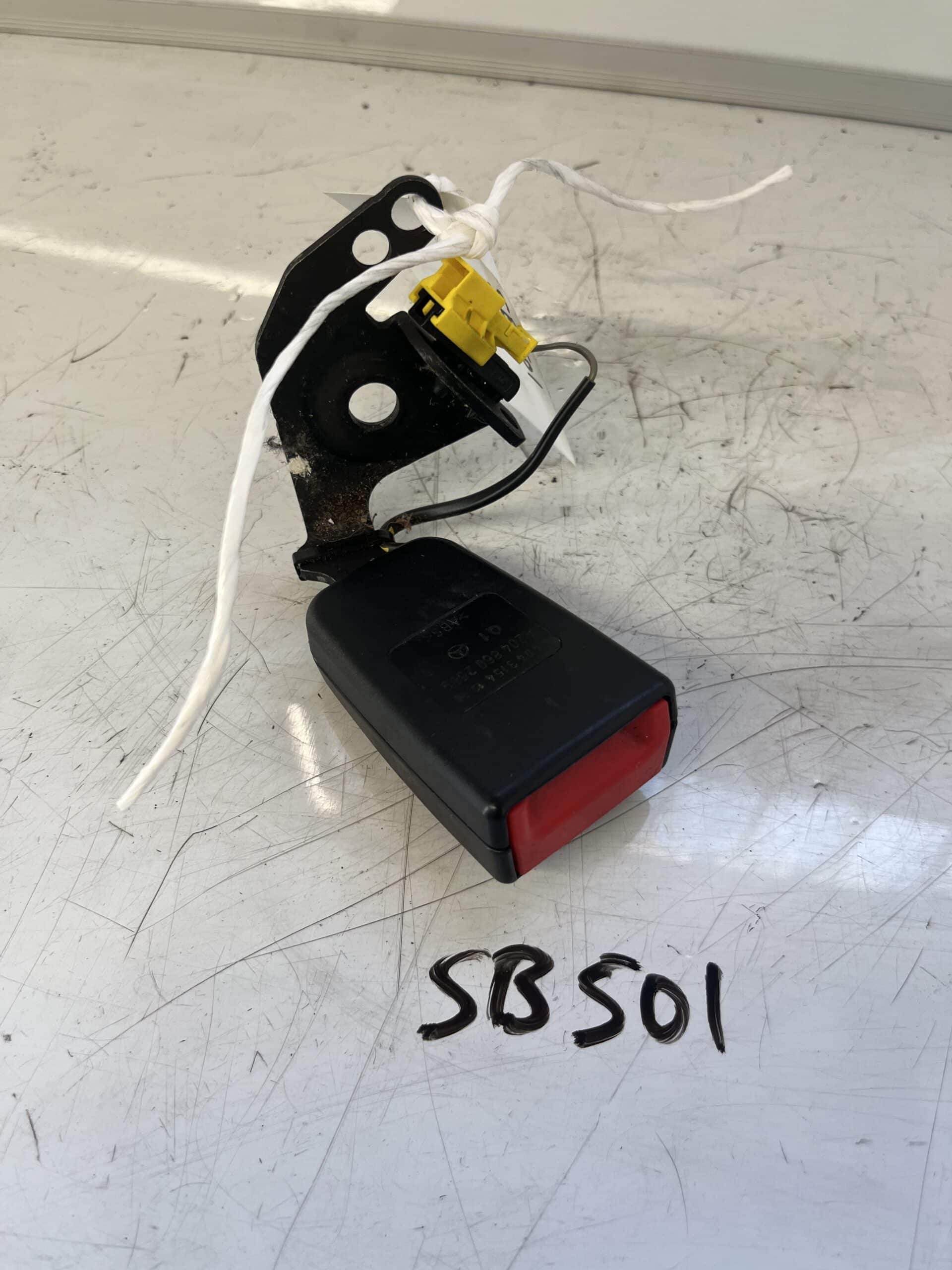 Mercedes C Class 2007-2014 5 Door Saloon / Estate Near Side Rear Seatbelt Anchor / Stalk – A2048602569