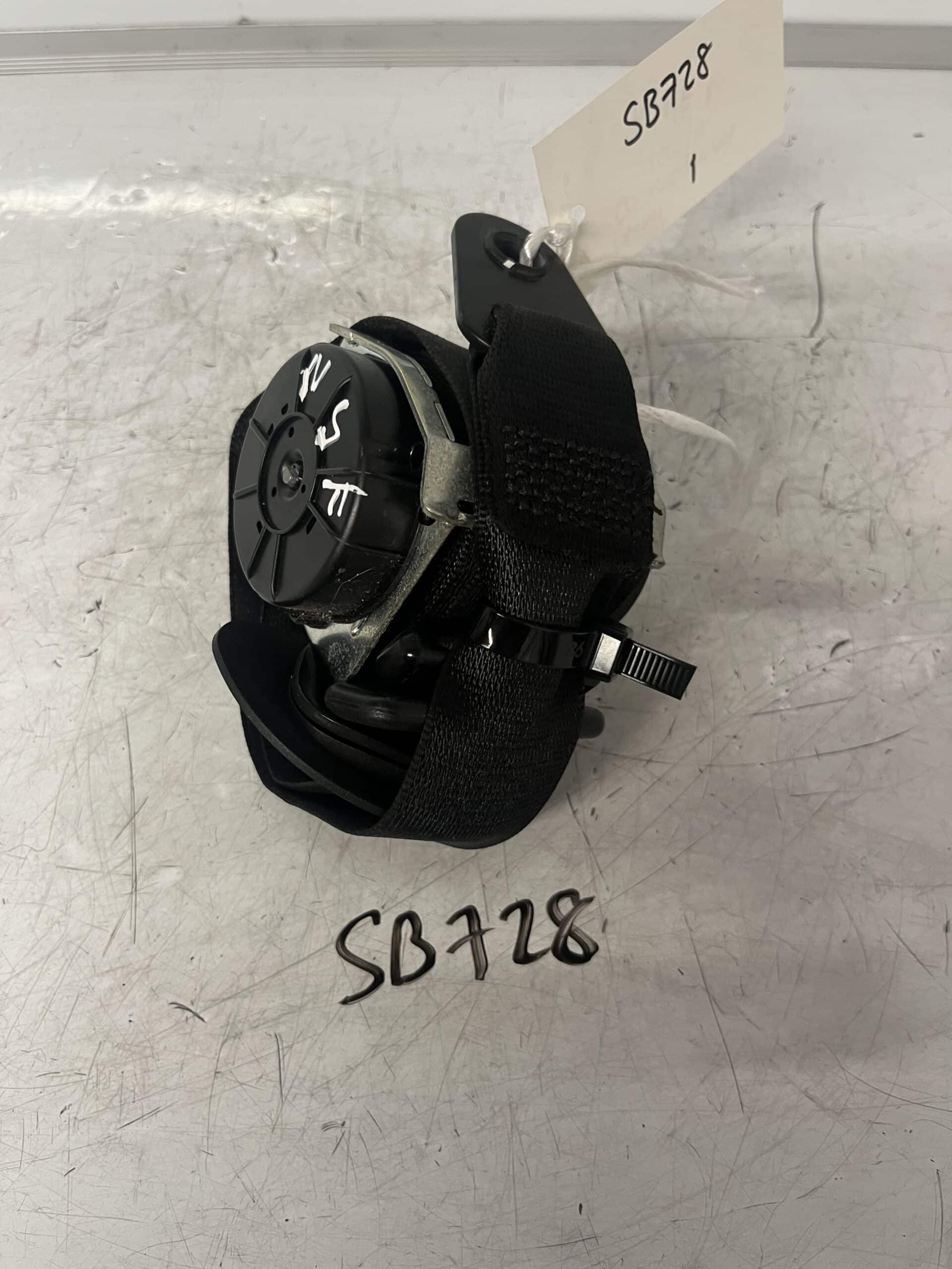 BMW Mini Countryman 2010-2016 5 Door Hatchback Near Side Front Seatbelt – 617059800B