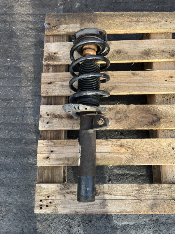 Volkswagen Touran 2003-2010 1.9 / 2.0 TDI Near Side Front Shock Absorber