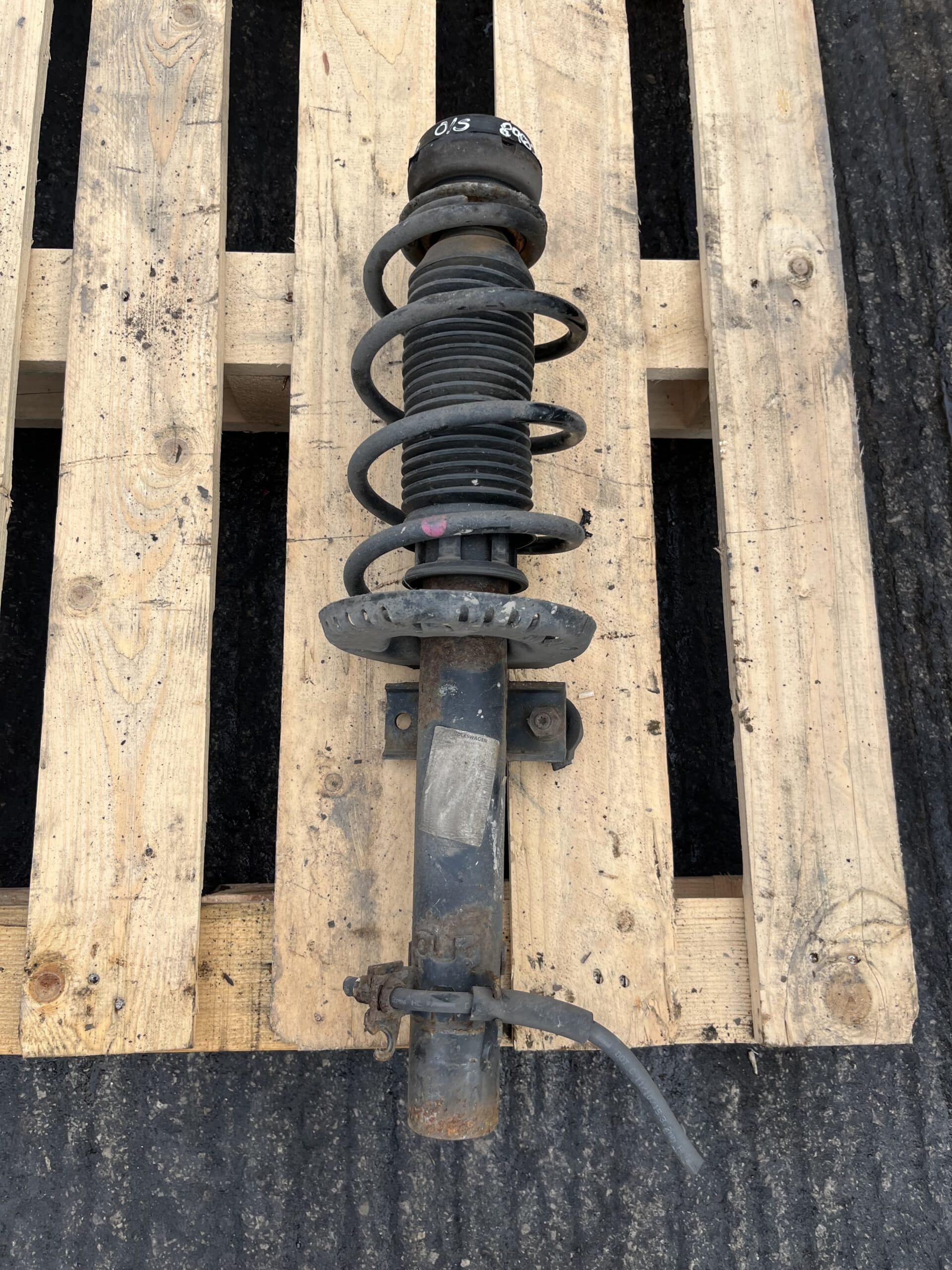 Volkswagen Polo 2014-2017 1.0 Petrol Front Shock Absorber ( Universal Fits Both Sides Front )