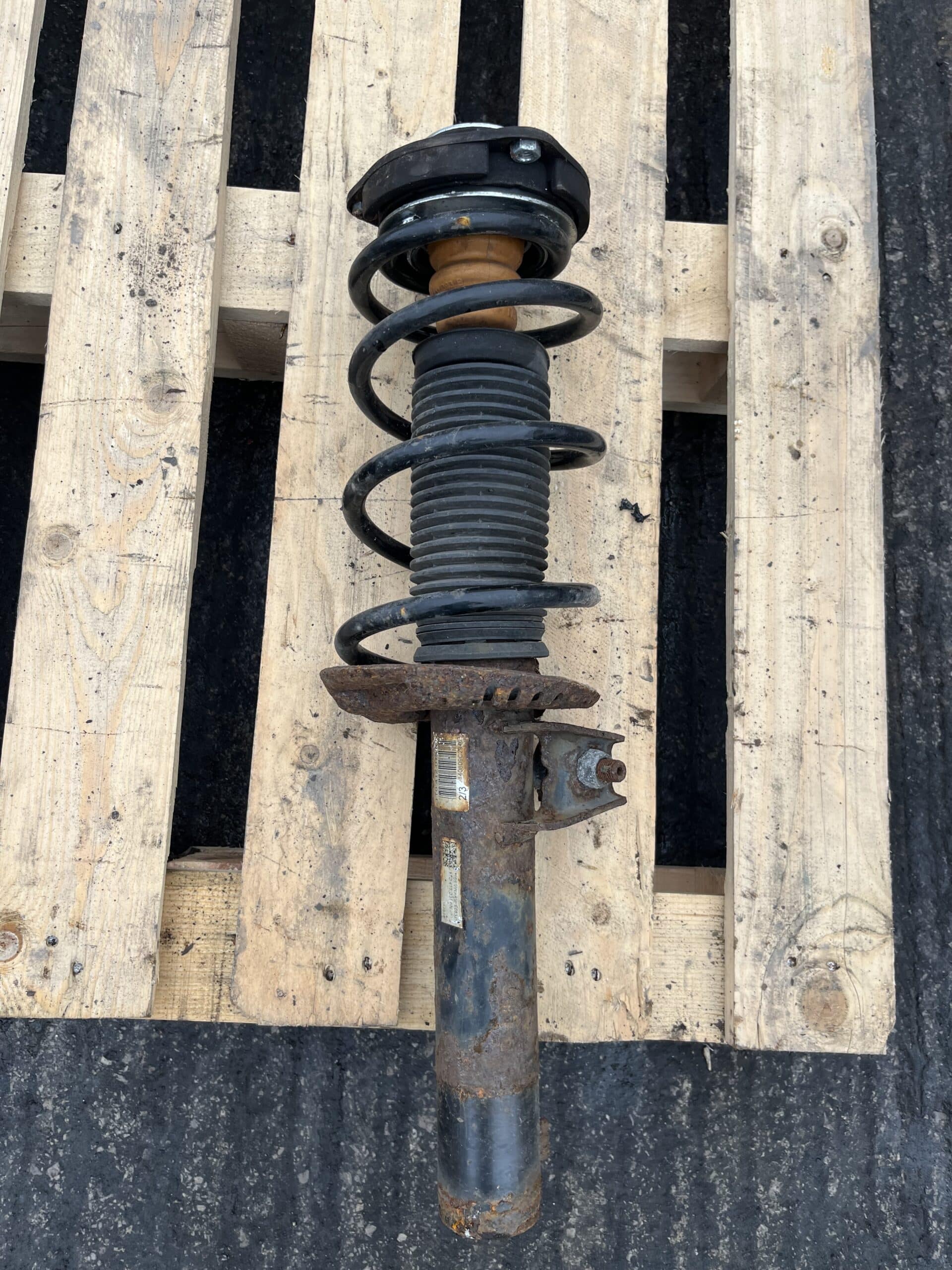 Volkswagen Golf 2008-2012 1.4 / 1.6 Petrol Front Shock Absorber – 1T0413031HN ( Fits Both Sides Front )