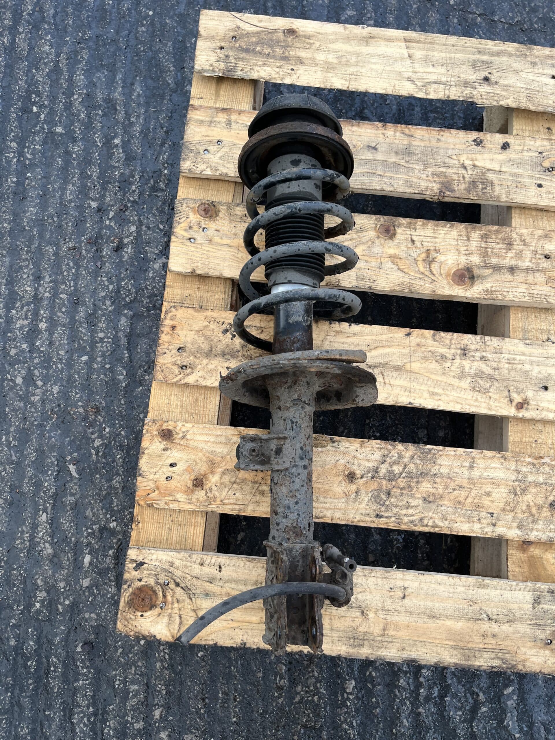 Suzuki Swift 2005-2010 1.3 / 1.5 Petrol Near Side Front Shock Absorber