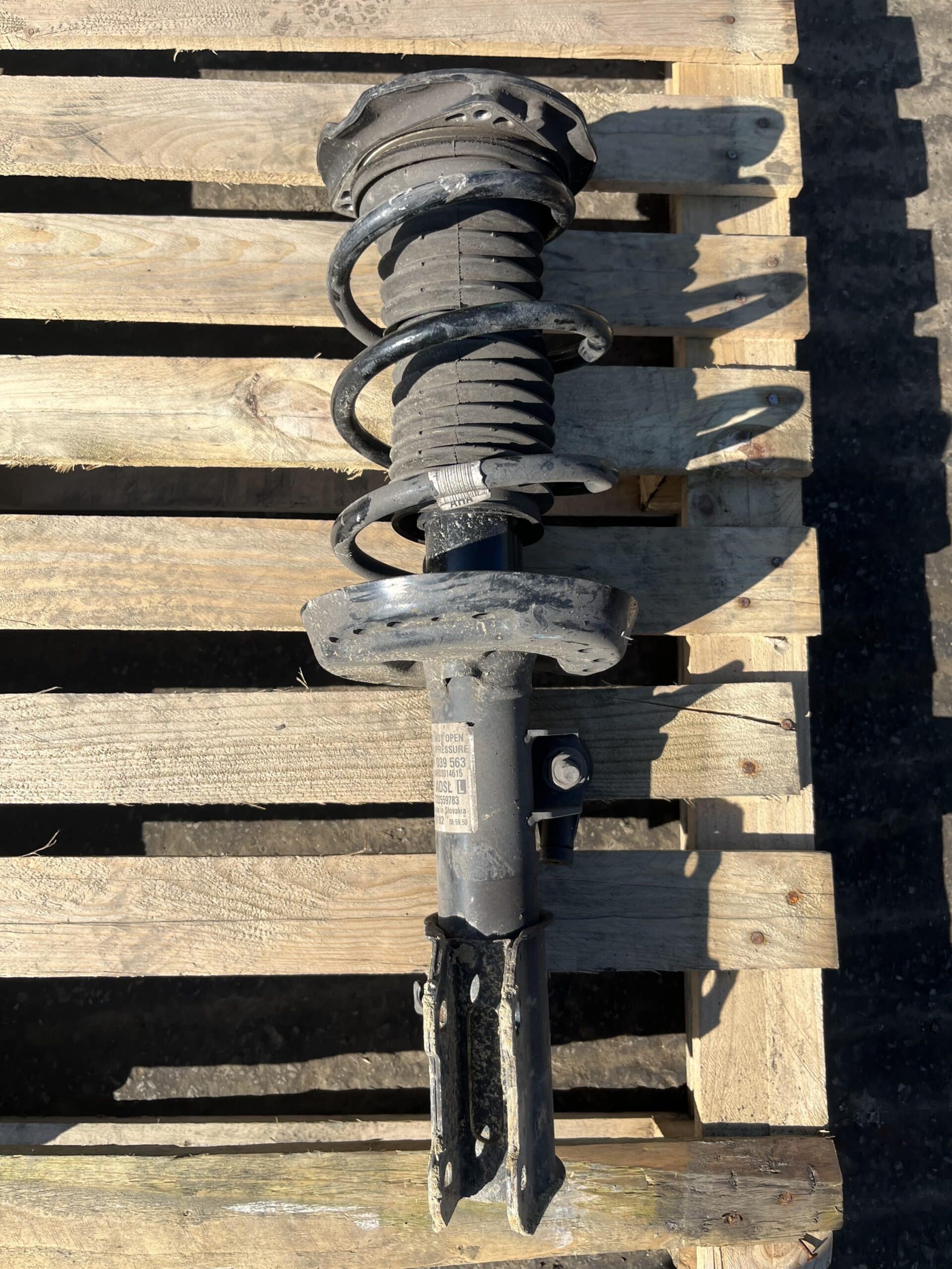 Vauxhall Astra 2015-2021 1.0 / 1.4 Petrol Near Side Front Shock Absorber – 39039563