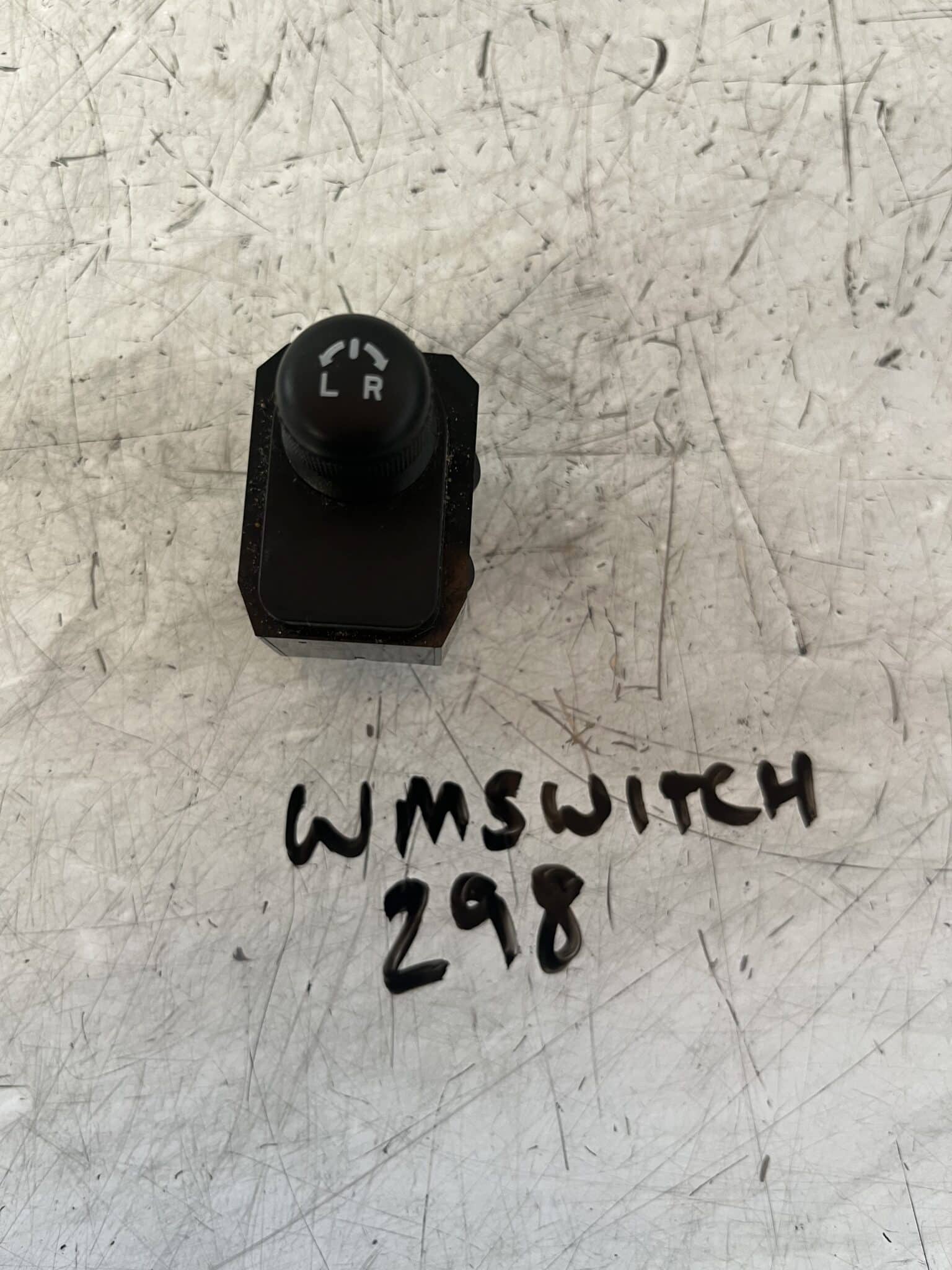 Suzuki Ignis 2016-2023 Electric Door Mirror Switch – 62J21 0818T